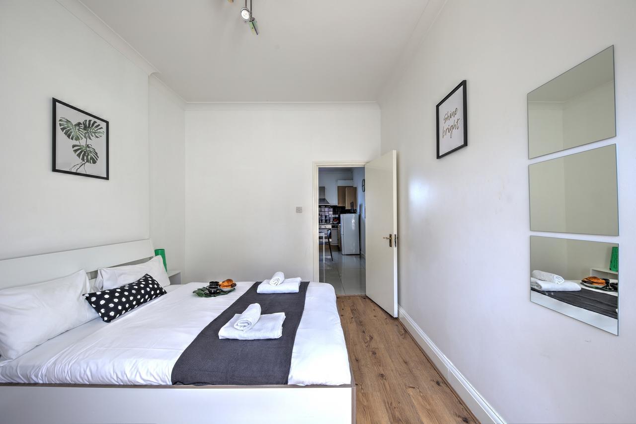 Willesden Short Let London Apartments เวมบลีย์ ภายนอก รูปภาพ