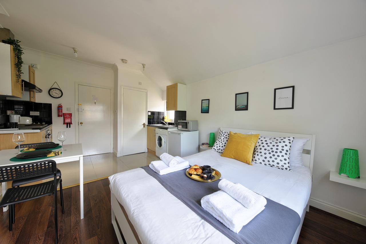 Willesden Short Let London Apartments เวมบลีย์ ภายนอก รูปภาพ